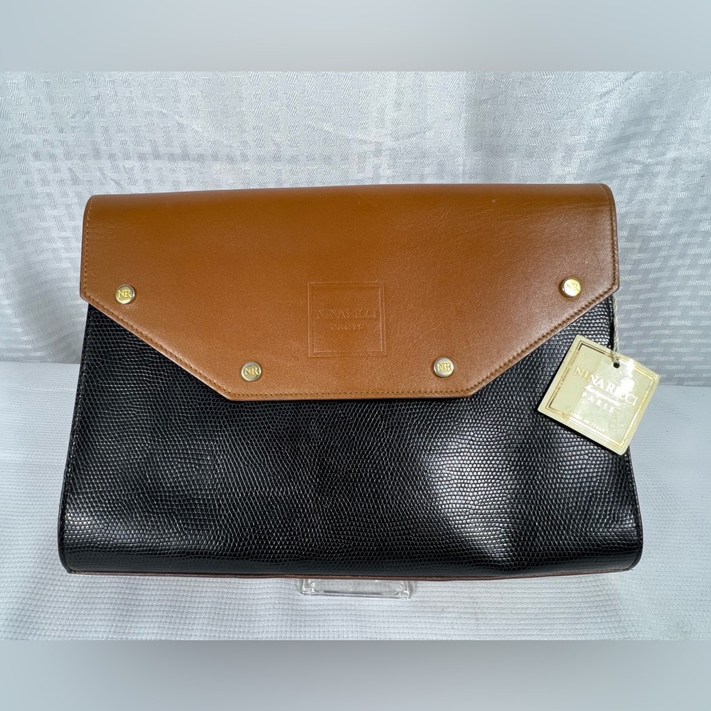 7001: NWT Vintage Nina Ricci Two-Tone Leather Envelope Clutch